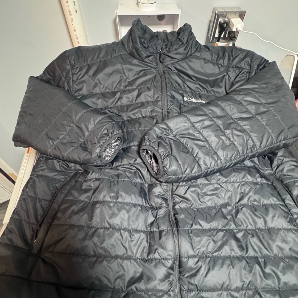 Columbia Men's Puffer Jacket NEVER WORN Endless Warmth